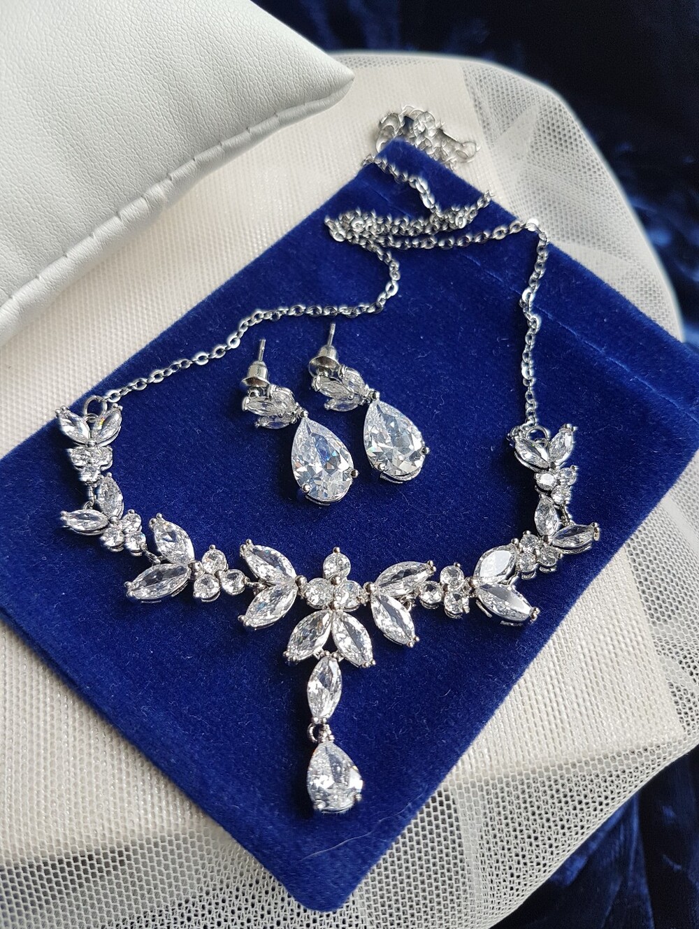 Swarovski Elements Platinum Marquis Teardrop Leaf Chain Necklace & Earrings SET